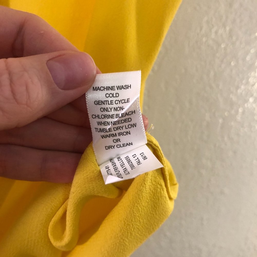Fun Banana Republic Tank - Picture 7 of 7